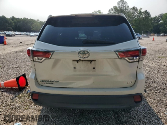 2015 Toyota Highlander LE z VIN 5TDZARFH9FS015561, wystawiony jako Copart lot #59218845 z przebiegiem 215 288 mil mil oraz Czysty tytuł • Clean title. Historia ofert i sprzedaży dostępna na DreamBid. Obrazek 6.