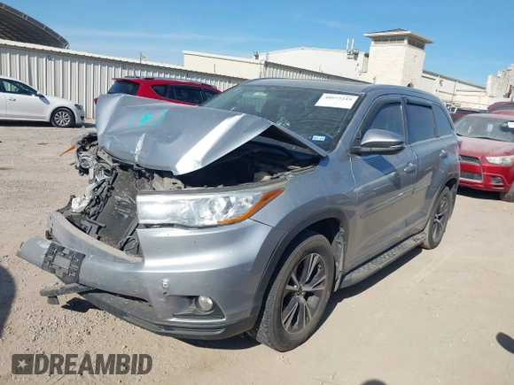 2016 Toyota Highlander XLE z VIN 5TDJKRFH1GS285752, wystawiony jako IAAI lot #40977219 z przebiegiem 139 773 mil mil oraz . Historia ofert i sprzedaży dostępna na DreamBid. Obrazek 2.