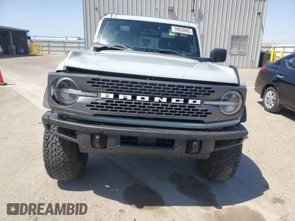 2021 Ford Bronco z VIN 1FMEE5DP1MLB07165, wystawiony jako Copart lot #59050885 z przebiegiem 49 044 mil mil oraz Szkoda całkowita • Salvage title. Historia ofert i sprzedaży dostępna na DreamBid. Obrazek 5.