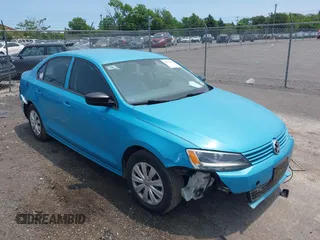 2013 Volkswagen Jetta S с VIN 3VW2K7AJ1DM352989, выставлен на аукционе IAAI как лот 42362552 с пробегом 45 510 миль миль и . История ставок и продаж доступна на DreamBid. Изображение 1.