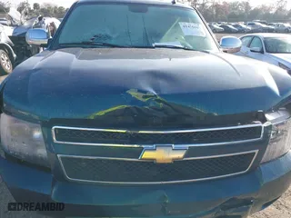 2007 Chevrolet Suburban LT with VIN 3GNFC16077G230369, listed as a IAAI auction lot 41476661 with 229,676 mi miles. Bid and sale history available at carsss.com. Image 6.