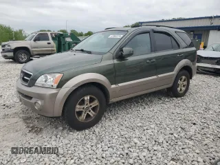 2005 Kia Sorento LX z VIN KNDJC733455369819, wystawiony jako Copart lot #57062375 z przebiegiem 157 483 mil mil oraz Czysty tytuł • Clean title. Historia ofert i sprzedaży dostępna na DreamBid. Obrazek 1.