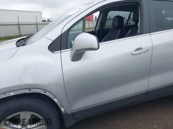 2015 Chevrolet Trax LT with VIN 3GNCJLSB2FL212718, listed as a IAAI auction lot 41657861 with 136,155 mi miles. Bid and sale history available at carsss.com. Image 17.