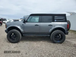 2023 Ford Bronco z VIN 1FMDE5DHXPLC10349, wystawiony jako Copart lot #53951735 z przebiegiem 8 931 mil mil oraz Szkoda całkowita • Salvage title. Historia ofert i sprzedaży dostępna na DreamBid. Obrazek 13.