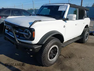 2021 Ford Bronco z VIN 1FMEE5DP7MLA93692, wystawiony jako IAAI lot #42222219 z przebiegiem 18 982 mil mil oraz . Historia ofert i sprzedaży dostępna na DreamBid. Obrazek 2.