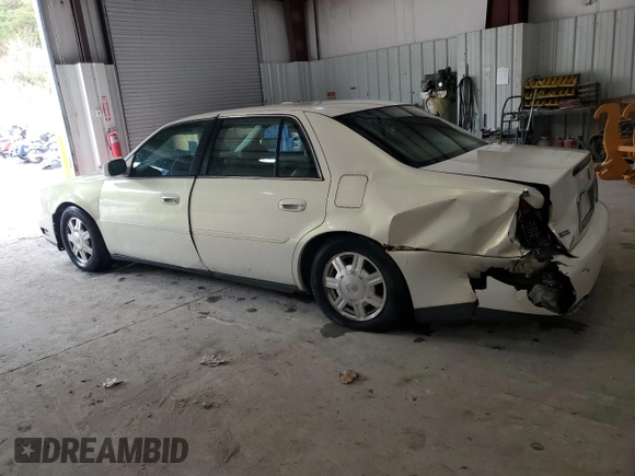 2004 Cadillac DeVille z VIN 1G6KD54Y84U137828, wystawiony jako Copart lot #53702265 z przebiegiem 156 439 mil mil oraz Szkody całkowita. Historia ofert i sprzedaży dostępna na DreamBid. Obrazek 2.