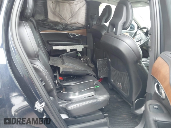 2016 Volvo XC90 T6 Inscription with VIN YV4A22PLXG1055034, listed as a IAAI auction lot 41937423 with 125,765 mi miles. Bid and sale history available at carsss.com. Image 8.