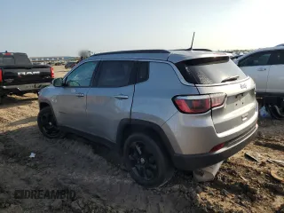 2019 Jeep Compass Latitude z VIN 3C4NJCBB2KT855811, wystawiony jako Copart lot #56063745 z przebiegiem 59 592 mil mil oraz Szkoda całkowita • Salvage title. Historia ofert i sprzedaży dostępna na DreamBid. Obrazek 2.