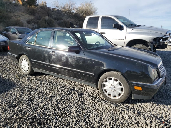 1998 Mercedes-Benz E 320 with VIN WDBJF25F4WA504385, listed as a Copart auction lot 79555844 with 392,558 mi miles and Clean Title. Bid and sale history available at DreamBid. Image 4.