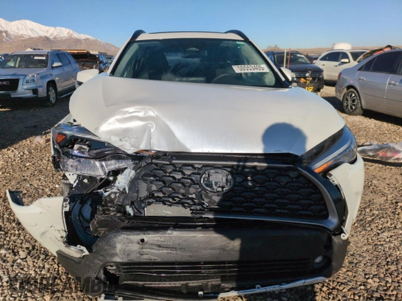 2024 Toyota Corolla Cross XLE with VIN 7MUDAABG4RV112959, listed as a Copart auction lot 50553405 with 4,204 mi miles and Salvage title. Bid and sale history available at DreamBid. Image 5.