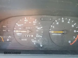 1995 Nissan Altima XE z VIN 1N4BU31D8SC164328, wystawiony jako Copart lot #65999624 z przebiegiem 196 247 mil mil oraz Szkoda całkowita • Salvage title. Historia ofert i sprzedaży dostępna na DreamBid. Obrazek 9.