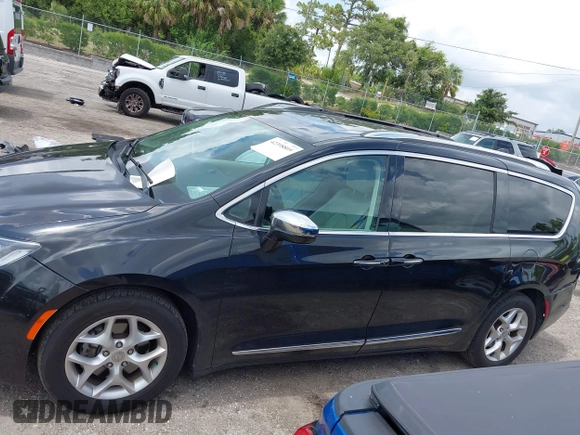 2020 Chrysler Pacifica Limited z VIN 2C4RC1GG5LR272593, wystawiony jako IAAI lot #42398809 z przebiegiem 96 957 mil mil oraz . Historia ofert i sprzedaży dostępna na DreamBid. Obrazek 14.