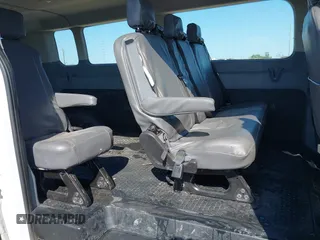 2019 Ford Transit Passenger XL z VIN 1FBZX2ZM8KKA75772, wystawiony jako IAAI lot #41990148 z przebiegiem 101 809 mil mil oraz . Historia ofert i sprzedaży dostępna na DreamBid. Obrazek 8.