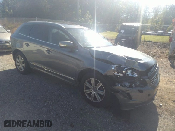 2017 Volvo XC60 Inscription with VIN YV440MDU0H2207703, listed as a IAAI auction lot 40400202 with 49,387 mi miles. Bid and sale history available at carsss.com. Image 1.