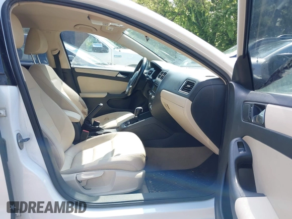 2011 Volkswagen Jetta SE z VIN 3VWDX7AJ4BM052225, wystawiony jako IAAI lot #42192222 z przebiegiem 324 889 mil mil oraz . Historia ofert i sprzedaży dostępna na DreamBid. Obrazek 5.