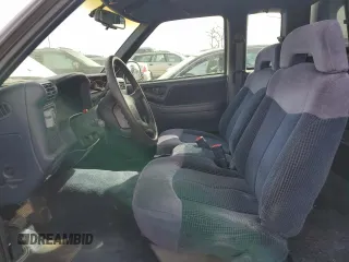 1997 GMC Sonoma SLS with VIN 1GTCS19X7V8517253, listed as a Copart auction lot 43829035 with 102,976 mi miles and Salvage Title. Bid and sale history available at carsss.com. Image 7.