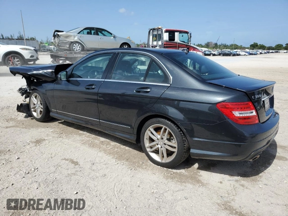 2013 Mercedes-Benz C 300 Sport z VIN WDDGF8AB0DR287004, wystawiony jako Copart lot #63068595 z przebiegiem 51 276 mil mil oraz Szkoda całkowita • Salvage title. Historia ofert i sprzedaży dostępna na DreamBid. Obrazek 2.