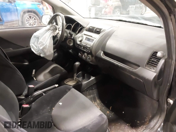 2007 Honda Fit Sport with VIN JHMGD38607S054277, listed as a IAAI auction lot 41602296 with 272,787 mi miles. Bid and sale history available at carsss.com. Image 5.