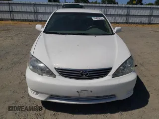 2005 Toyota Camry STD z VIN 4T1BE32K55U025255, wystawiony jako Copart lot #59423275 z przebiegiem 290 722 mil mil oraz Czysty tytuł • Clean title. Historia ofert i sprzedaży dostępna na DreamBid. Obrazek 5.