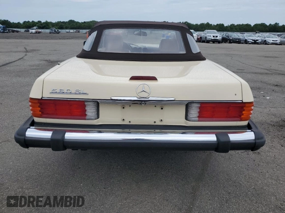 1989 Mercedes-Benz 560 SL z VIN WDBBA48D9KA102252, wystawiony jako Copart lot #61684484 z przebiegiem 111 537 mil mil oraz Szkoda całkowita • Salvage title. Historia ofert i sprzedaży dostępna na DreamBid. Obrazek 6.
