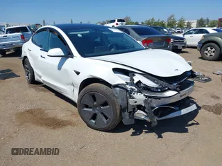 2023 Tesla Model 3 z VIN 5YJ3E1EA2PF571569, wystawiony jako IAAI lot #42288715 z przebiegiem 30 271 mil mil oraz . Historia ofert i sprzedaży dostępna na DreamBid. Obrazek 1.