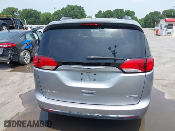 2018 Chrysler Pacifica Limited z VIN 2C4RC1GG2JR232677, wystawiony jako IAAI lot #42274816 z przebiegiem 136 402 mil mil oraz . Historia ofert i sprzedaży dostępna na DreamBid. Obrazek 16.