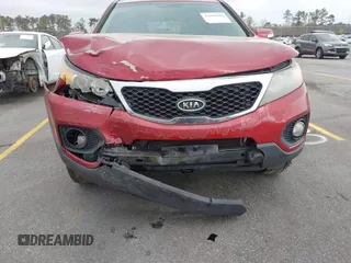2011 Kia Sorento LX with VIN 5XYKT3A15BG025689, listed as a IAAI auction lot 41839645 with 135,733 mi miles. Bid and sale history available at carsss.com. Image 6.