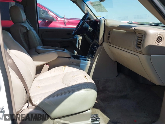 2004 Chevrolet Suburban LT with VIN 3GNEC16T04G341718, listed as a IAAI auction lot 41960398 with 228,523 mi miles. Bid and sale history available at carsss.com. Image 5.