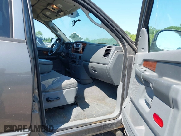2006 Dodge 1500 SLT z VIN 1D7HU18246J168221, wystawiony jako IAAI lot #42462325 z przebiegiem 195 754 mil mil oraz . Historia ofert i sprzedaży dostępna na DreamBid. Obrazek 5.