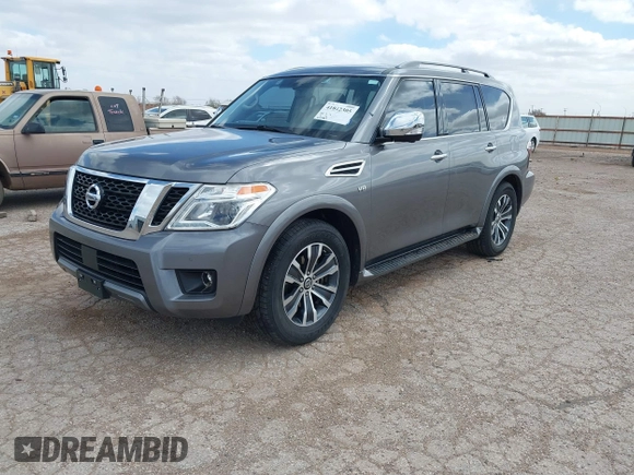 2020 Nissan Armada SV z VIN JN8AY2ND5LX017896, wystawiony jako IAAI lot #41842305 z przebiegiem 60 580 mil mil oraz . Historia ofert i sprzedaży dostępna na DreamBid. Obrazek 2.