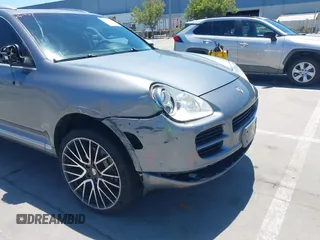 2005 Porsche Cayenne S с VIN WP1AB29PX5LA62410, выставлен на аукционе IAAI как лот 42692213 с пробегом 145 134 миль миль и . История ставок и продаж доступна на DreamBid. Изображение 6.