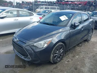 2019 Toyota Yaris L z VIN 3MYDLBYV4KY528641, wystawiony jako IAAI lot #41935993 z przebiegiem 61 940 mil mil oraz . Historia ofert i sprzedaży dostępna na DreamBid. Obrazek 17.