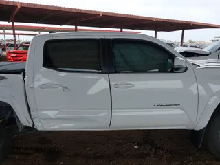 2017 Toyota Tacoma SR5 with VIN 3TMAZ5CN0HM042269, listed as a IAAI auction lot 41928544 with 89,942 mi miles and . Bid and sale history available at carsss.com. Image 12.