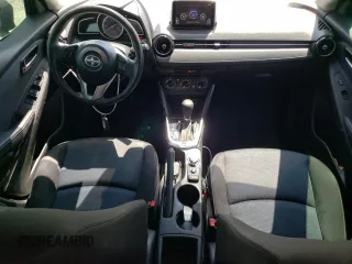 2016 Scion iA z VIN 3MYDLBZV8GY129477, wystawiony jako Copart lot #65612833 z przebiegiem 72 741 mil mil oraz . Historia ofert i sprzedaży dostępna na DreamBid. Obrazek 8.