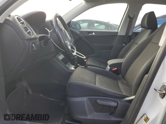2014 Volkswagen Tiguan SE with VIN WVGAV3AXXEW626089, listed as a Copart auction lot 43056995 with 140,070 mi miles and Salvage title. Bid and sale history available at DreamBid. Image 7.