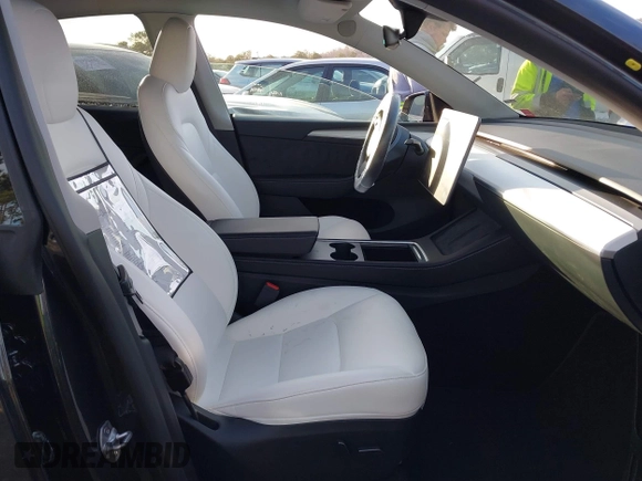 2024 Tesla Model Y с VIN 7SAYGDED7RF011175, выставлен на аукционе IAAI как лот 41366276 с пробегом 9 317 миль миль и . История ставок и продаж доступна на DreamBid. Изображение 5.