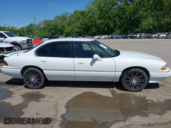 1993 Pontiac Bonneville SE z VIN 1G2HX53L8P1281104, wystawiony jako IAAI lot #42219547 z przebiegiem 113 292 mil mil oraz . Historia ofert i sprzedaży dostępna na DreamBid. Obrazek 13.