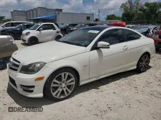 2012 Mercedes-Benz C 250 z VIN WDDGJ4HB0CF820966, wystawiony jako Copart lot #63697624 z przebiegiem 136 741 mil mil oraz Nie do naprawy • Non repairable. Historia ofert i sprzedaży dostępna na DreamBid. Obrazek 1.