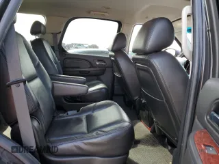 2010 Cadillac Escalade z VIN 1GYUKAEF8AR254884, wystawiony jako Copart lot #44844935 z przebiegiem 130 269 mil mil oraz Szkody całkowita. Historia ofert i sprzedaży dostępna na DreamBid. Obrazek 12.