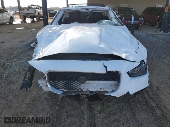 2018 Jaguar XE 25t with VIN SAJAR4FX7JCP37302, listed as a Copart auction lot 84703324 with 0 mi miles and Salvage Title. Bid and sale history available at carsss.com. Image 5.
