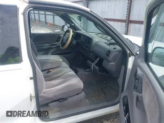 2000 Dodge Dakota Sport with VIN 1B7GL22N3YS725411, listed as a IAAI auction lot 41743698 with 149,810 mi miles. Bid and sale history available at carsss.com. Image 5.