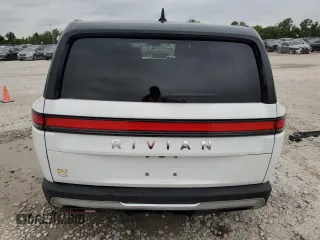 2024 Rivian R1S Adventure z VIN 7PDSGABA7RN034025, wystawiony jako Copart lot #55949335 z przebiegiem 14 429 mil mil oraz Szkody całkowita. Historia ofert i sprzedaży dostępna na DreamBid. Obrazek 6.