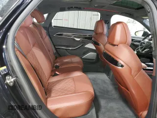 2024 Audi S8 z VIN WAULSAF83RN004941, wystawiony jako Copart lot #74510544 z przebiegiem 10 181 mil mil oraz Szkoda całkowita • Salvage title. Historia ofert i sprzedaży dostępna na DreamBid. Obrazek 10.