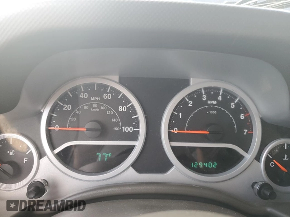 2007 Jeep Wrangler Sahara z VIN 1J8FA54137L209032, wystawiony jako Copart lot #56502475 z przebiegiem 129 402 mil mil oraz Szkoda całkowita • Salvage title. Historia ofert i sprzedaży dostępna na DreamBid. Obrazek 9.