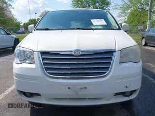 2010 Chrysler Town & Country Touring z VIN 2A4RR5D17AR189762, wystawiony jako IAAI lot #42188586 z przebiegiem 185 173 mil mil oraz . Historia ofert i sprzedaży dostępna na DreamBid. Obrazek 12.