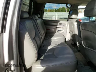 2006 GMC Sierra Denali z VIN 2GTEK63N561179546, wystawiony jako Copart lot #75612644 z przebiegiem 198 696 mil mil oraz Tytuł czysty. Historia ofert i sprzedaży dostępna na DreamBid. Obrazek 11.