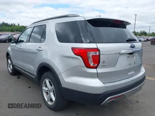 2017 Ford Explorer XLT z VIN 1FM5K8D88HGC35582, wystawiony jako IAAI lot #39443704 z przebiegiem 75 251 mil mil oraz . Historia ofert i sprzedaży dostępna na DreamBid. Obrazek 3.