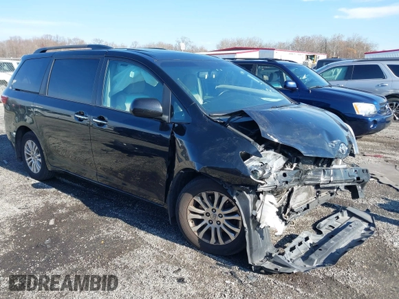 2016 Toyota Sienna XLE with VIN 5TDYK3DC3GS697173, listed as a IAAI auction lot 40899585 with 121,693 mi miles. Bid and sale history available at carsss.com. Image 1.