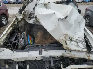 2001 Isuzu Trooper S z VIN JACDJ58X817J18687, wystawiony jako Copart lot #45499675 z przebiegiem Nie podano mil oraz Szkoda całkowita • Salvage title. Historia ofert i sprzedaży dostępna na DreamBid. Obrazek 12.