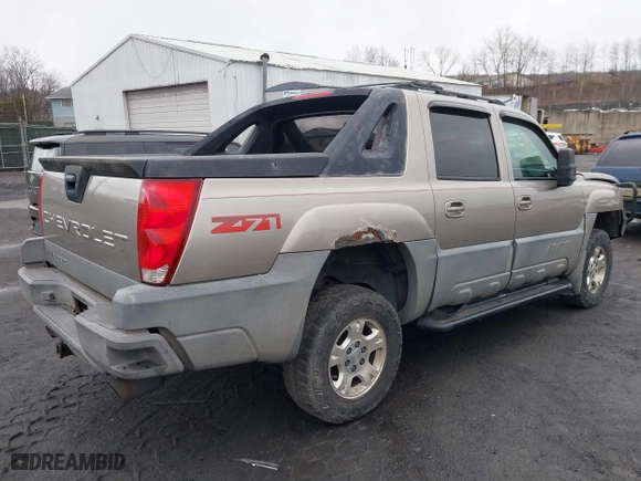 2002 Chevrolet Avalanche with VIN 3GNEK13T82G322323, listed as a IAAI auction lot 41725728 with 225,931 mi miles. Bid and sale history available at carsss.com. Image 4.